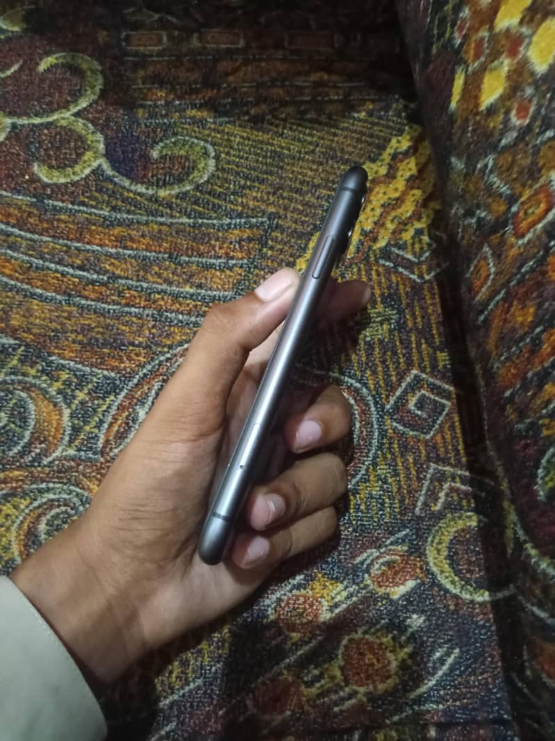 Apple iPhone 11 7