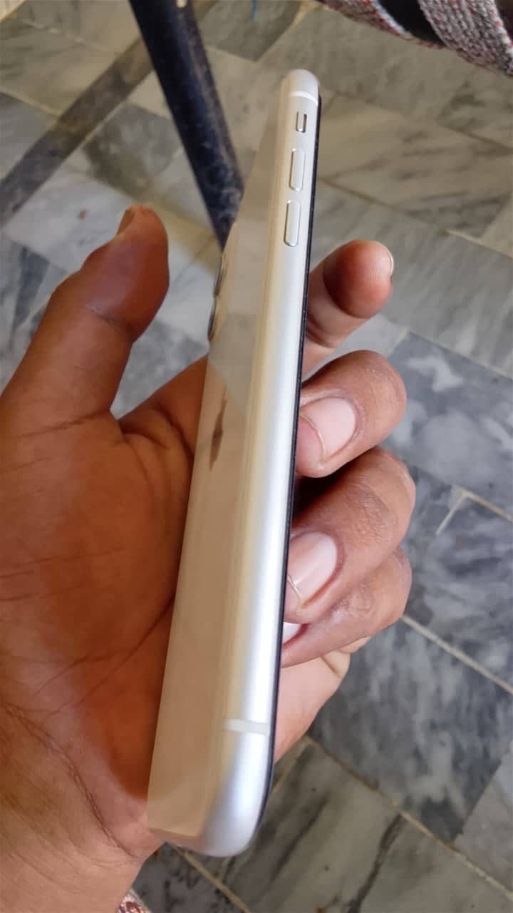 Apple iPhone 11 2