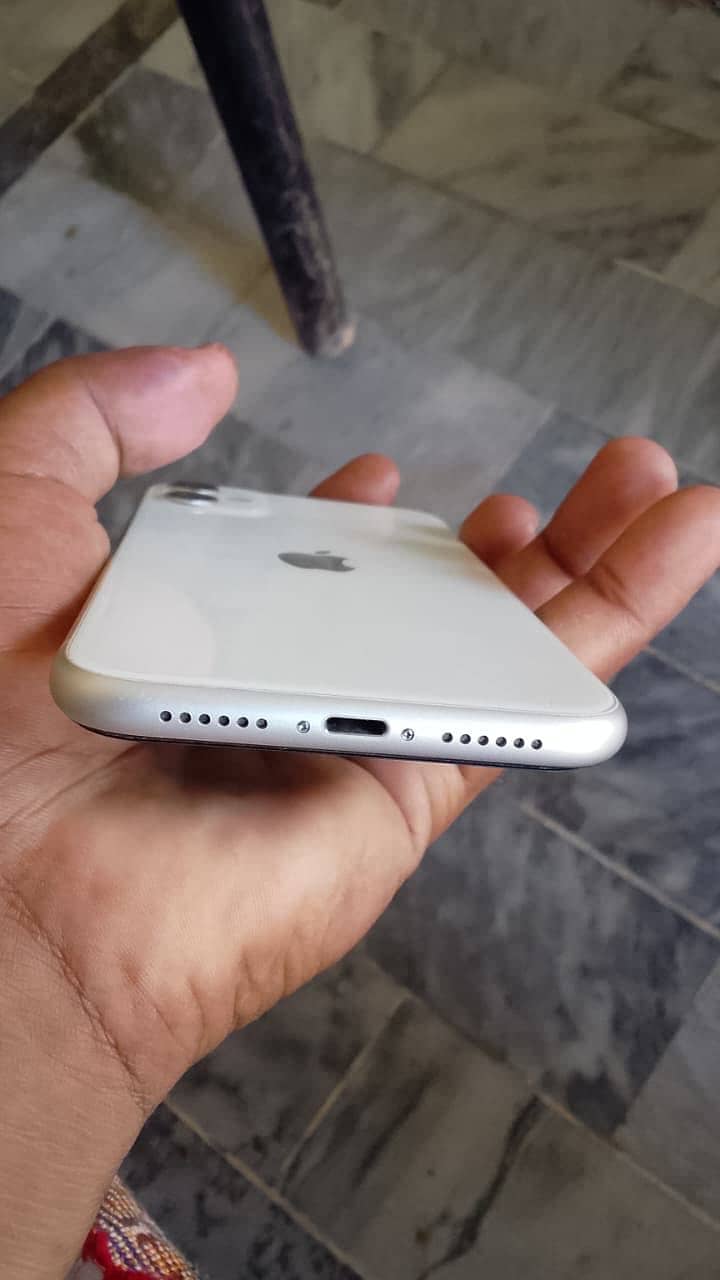 Apple iPhone 11 3
