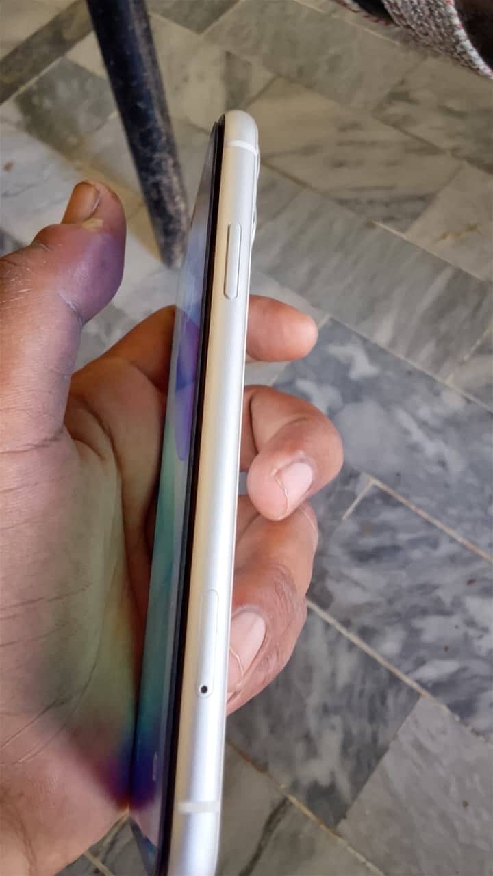 Apple iPhone 11 5