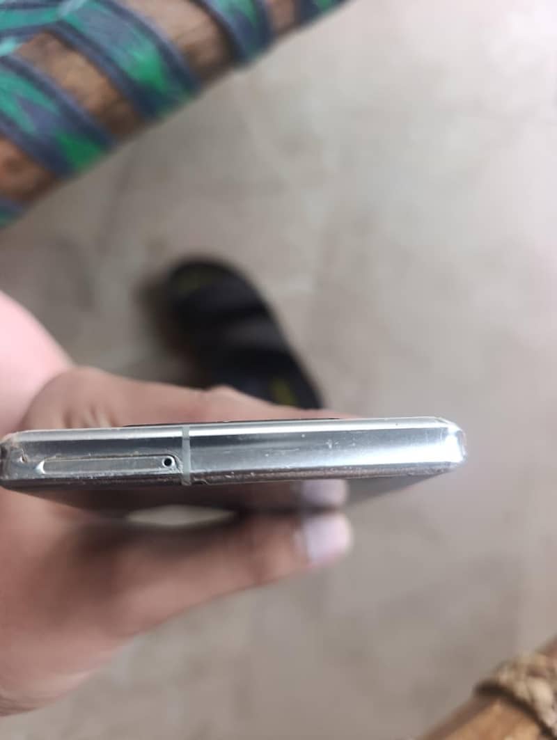 Sharp Aquos Zero6 4