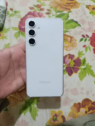 Samsung Mobile S24 fE