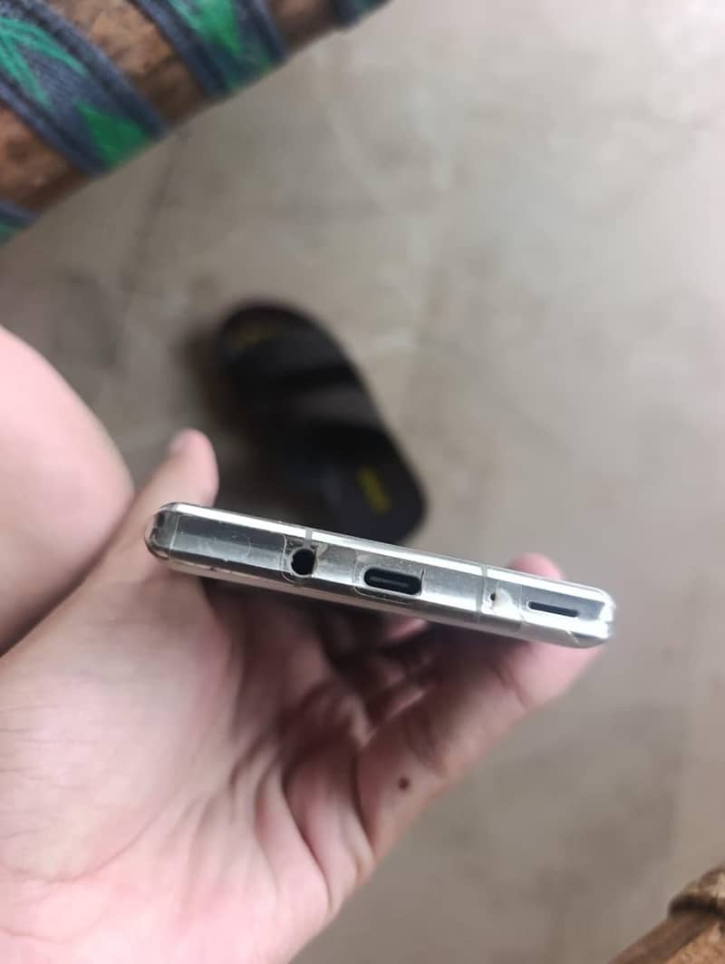 Sharp Aquos Zero6 3