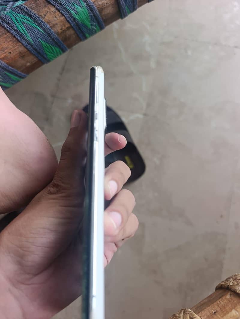 Sharp Aquos Zero6 4