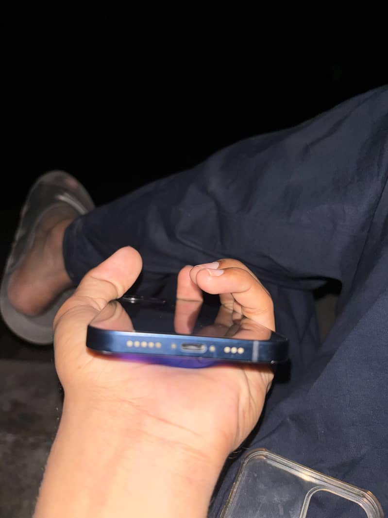 Apple iPhone 12 3