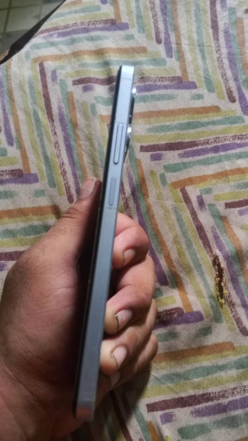 Realme Note 60 4