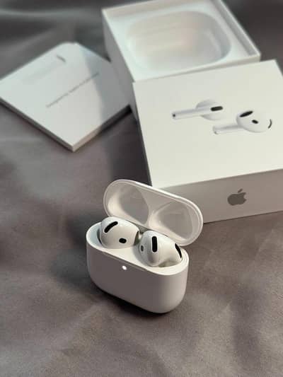 Apple 4th generation airpods