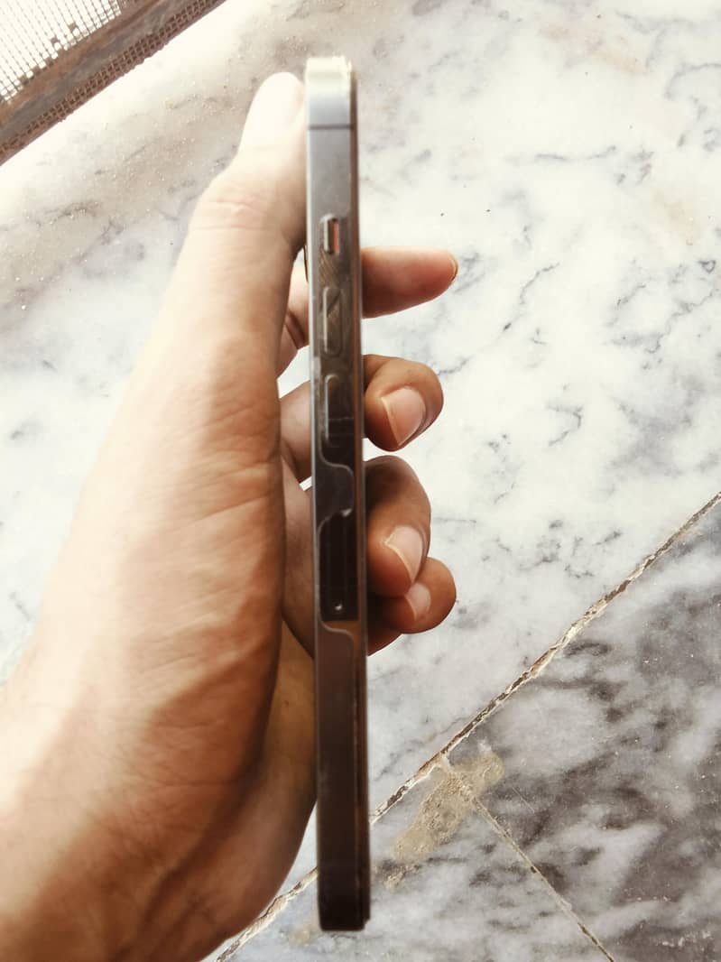 Apple iPhone 13 Pro 2