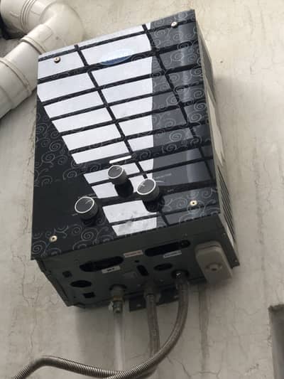 Instanat gyser for sale front glass break 8 liter