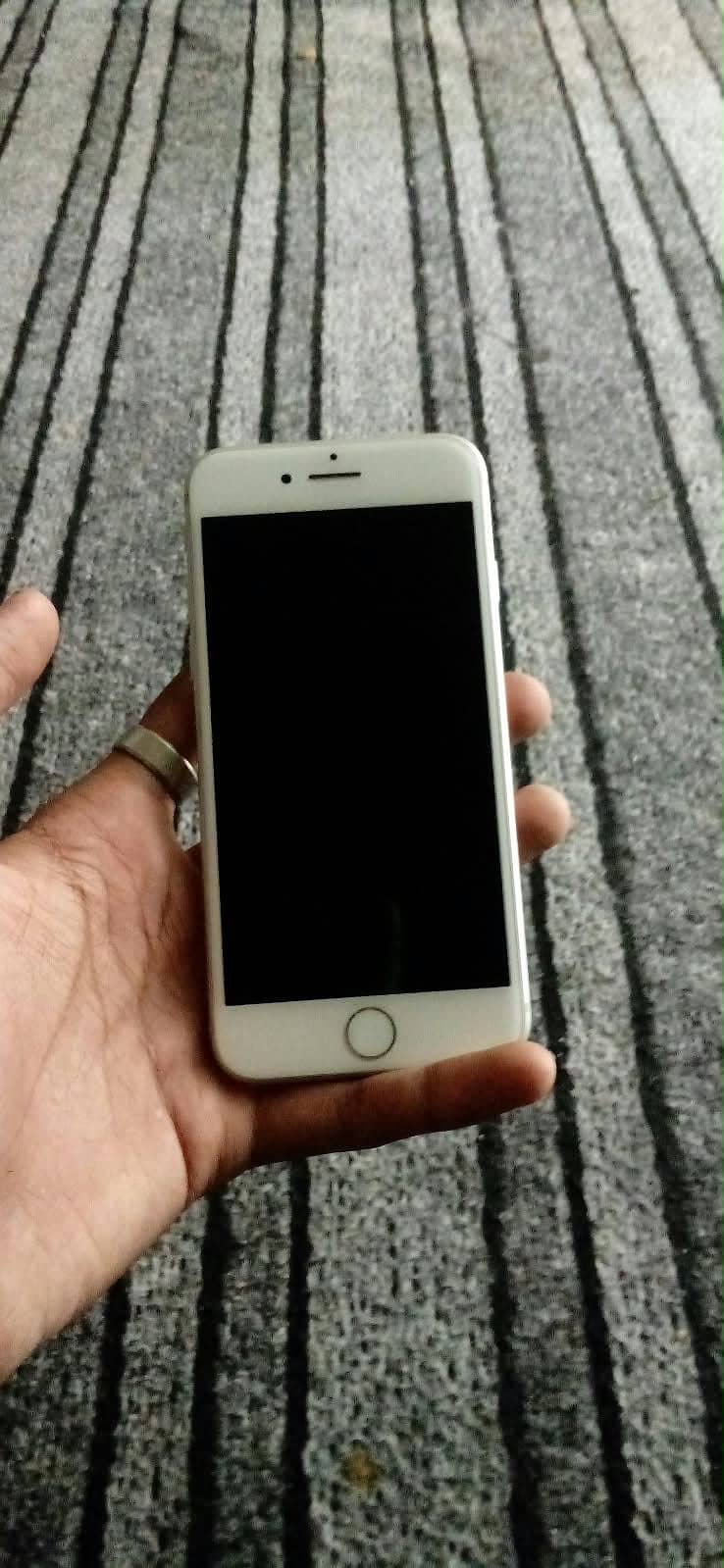 Apple iPhone 8 0