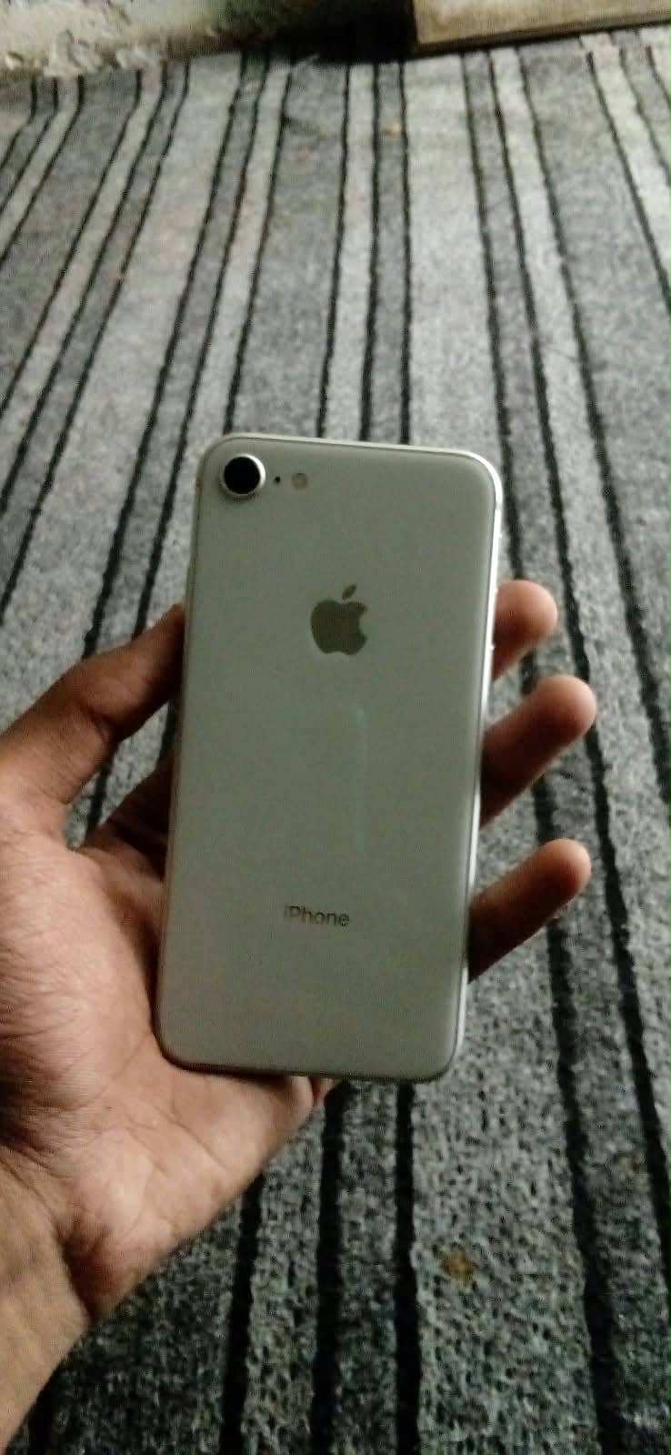 Apple iPhone 8 1