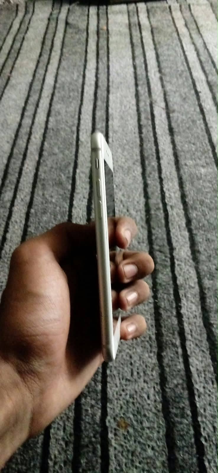 Apple iPhone 8 3