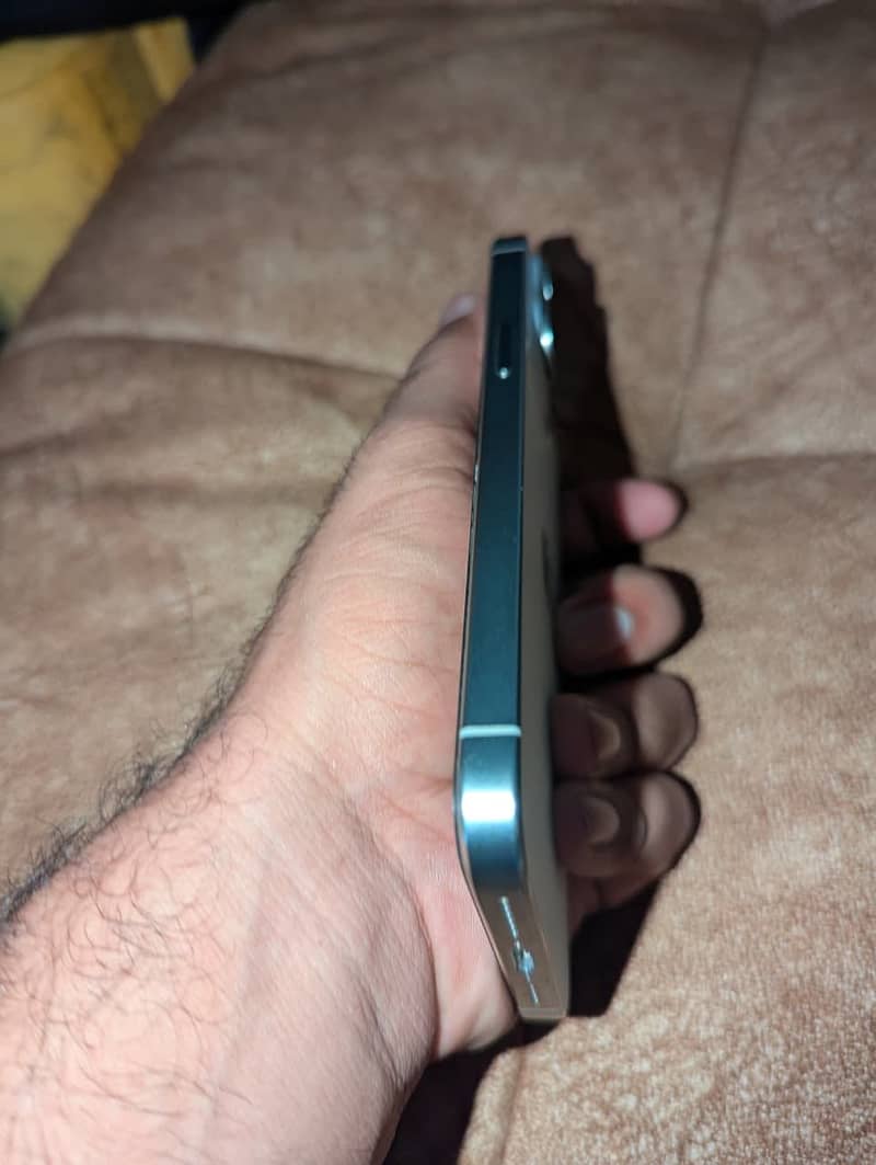 Apple iPhone 15 Pro Max 3