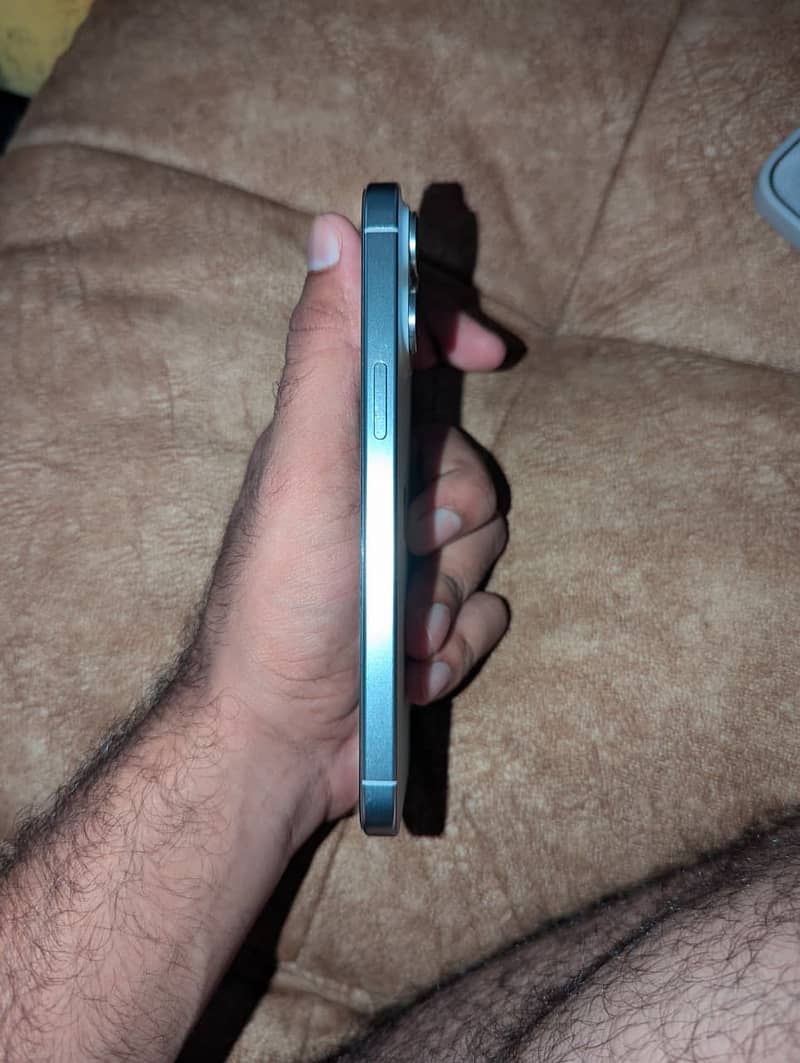 Apple iPhone 15 Pro Max 4