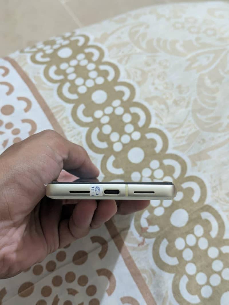 Google Pixel 7 4