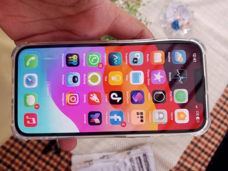Apple iPhone 13 0