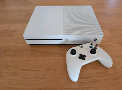 Xbox One S + (60+ Games Account) (10/10) (Imported from Germany)