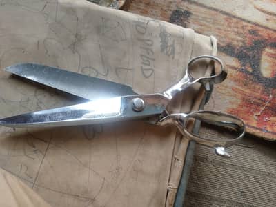 Scissors. قینچی