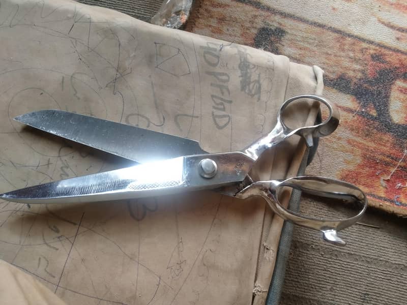 Scissors. قینچی 1