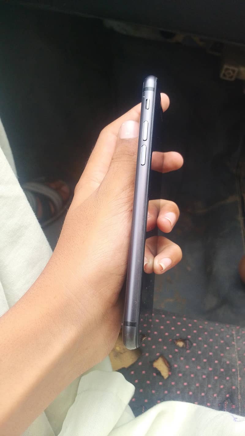 Apple iPhone 8 1