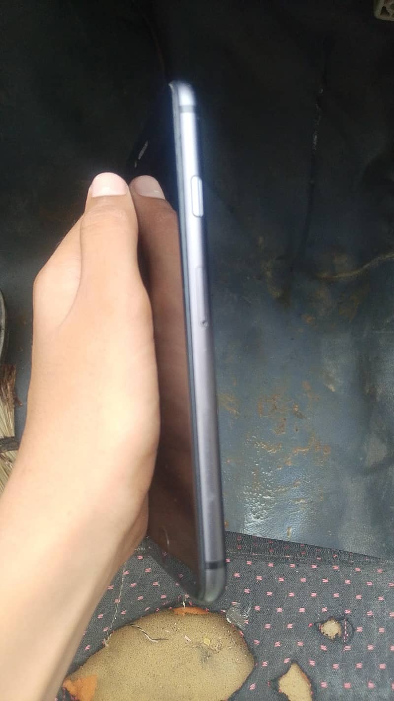 Apple iPhone 8 3