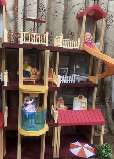 Doll House in excellent condition