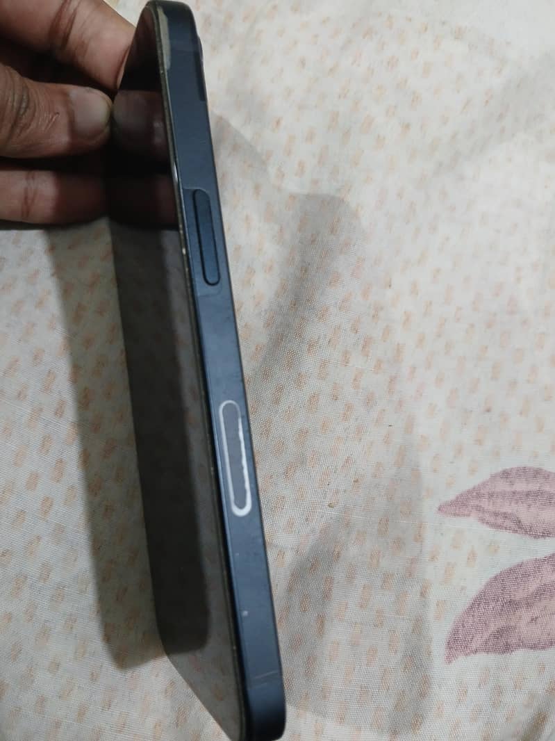 Apple iPhone 13 5
