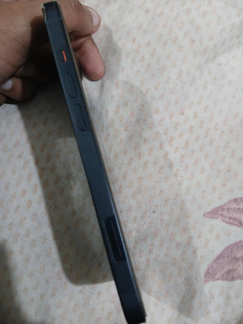 Apple iPhone 13 6