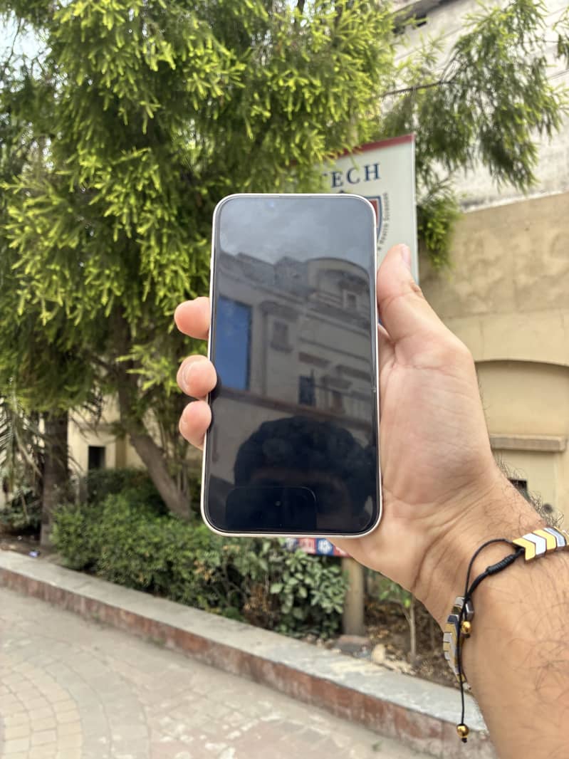 Apple iPhone 13 1