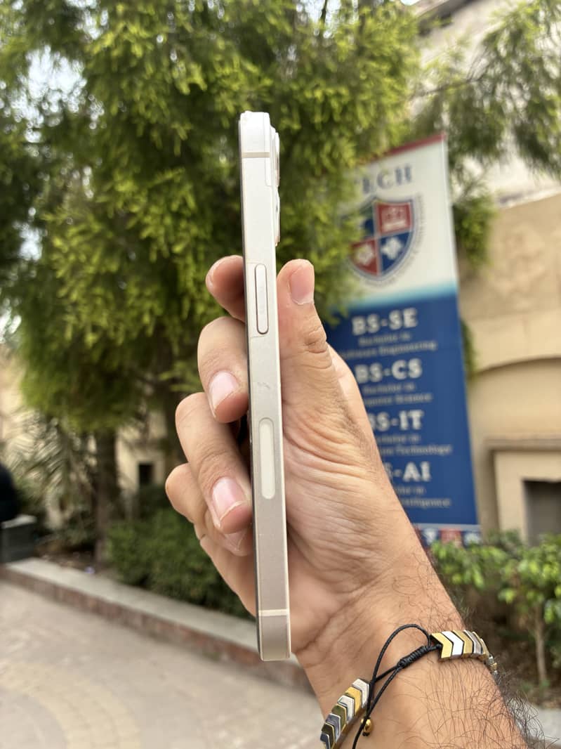 Apple iPhone 13 4