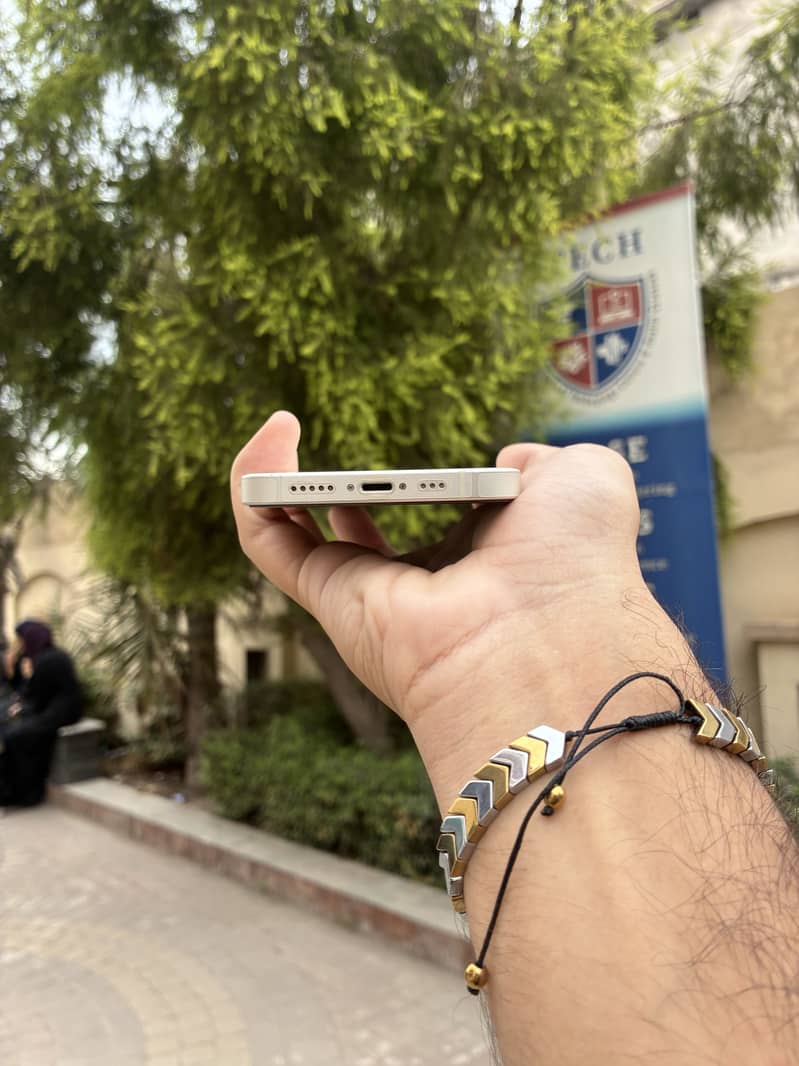 Apple iPhone 13 5