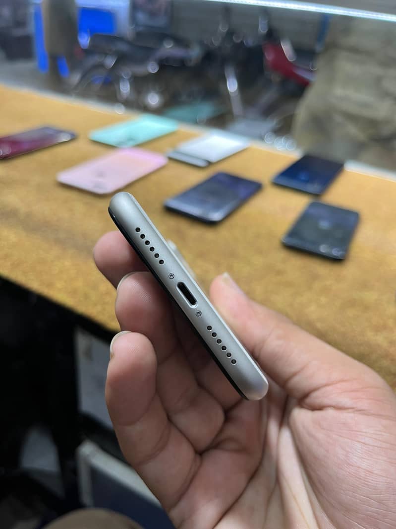 Apple iPhone 11 1