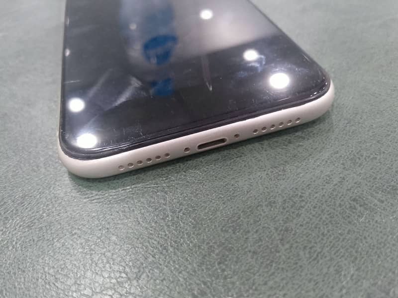 Apple iPhone 11 3