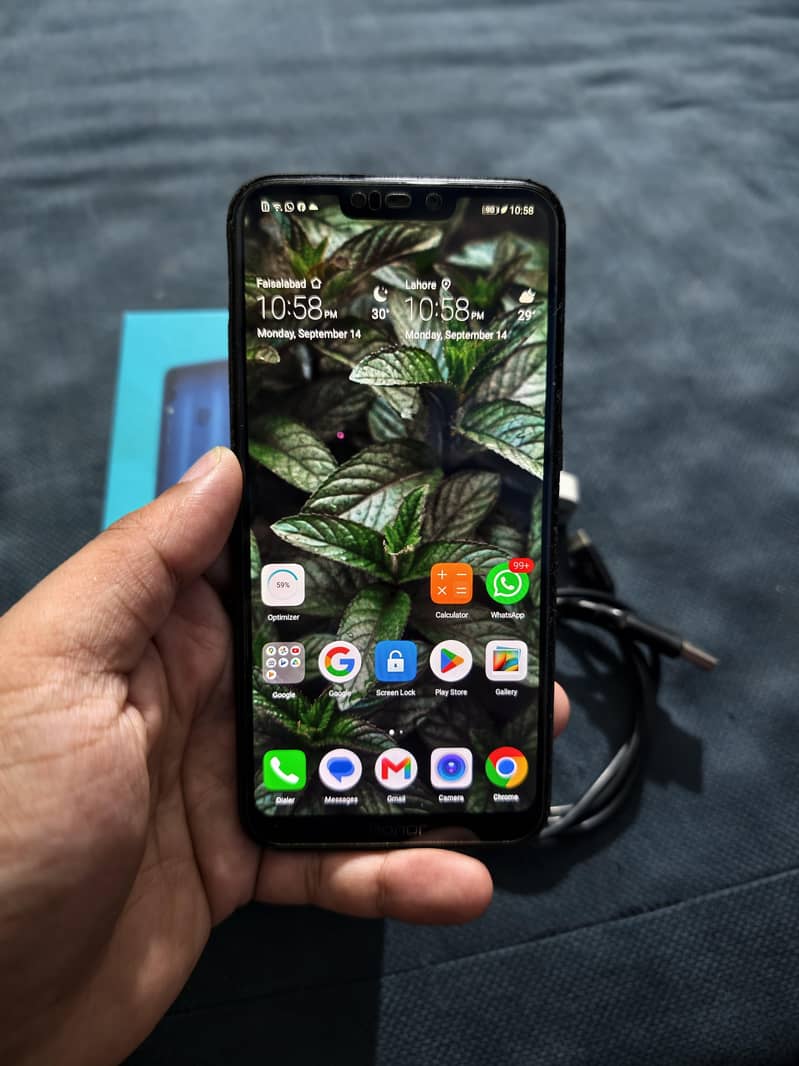 Honor 8C 1