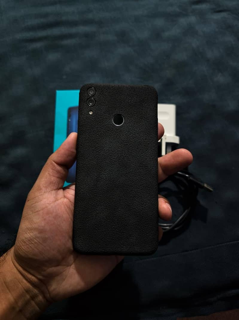 Honor 8C 3