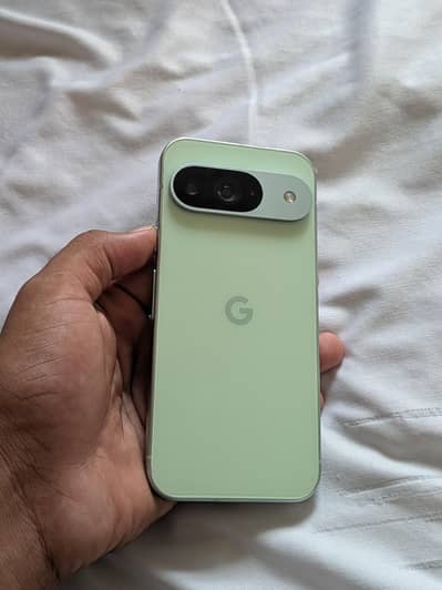 Google Pixel 9 demanding colour Green.