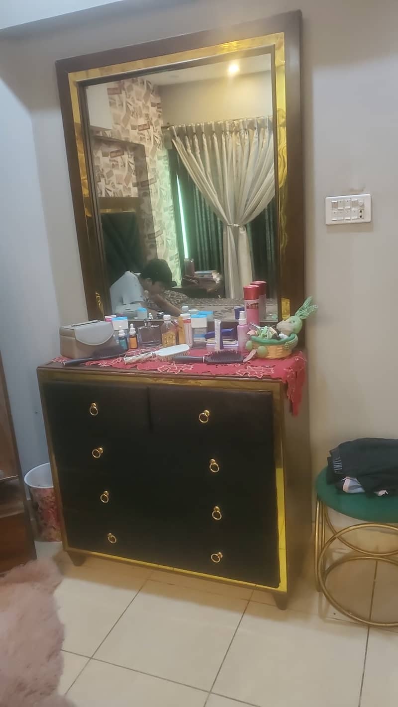 Bed side tables n dressing 4