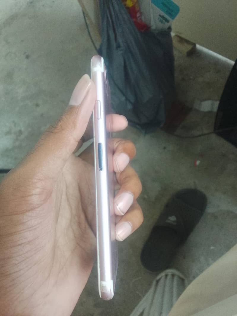 Apple iPhone 7 1