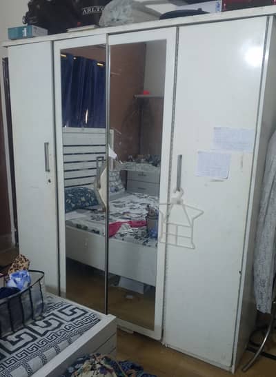 4 door wooden wardrobe