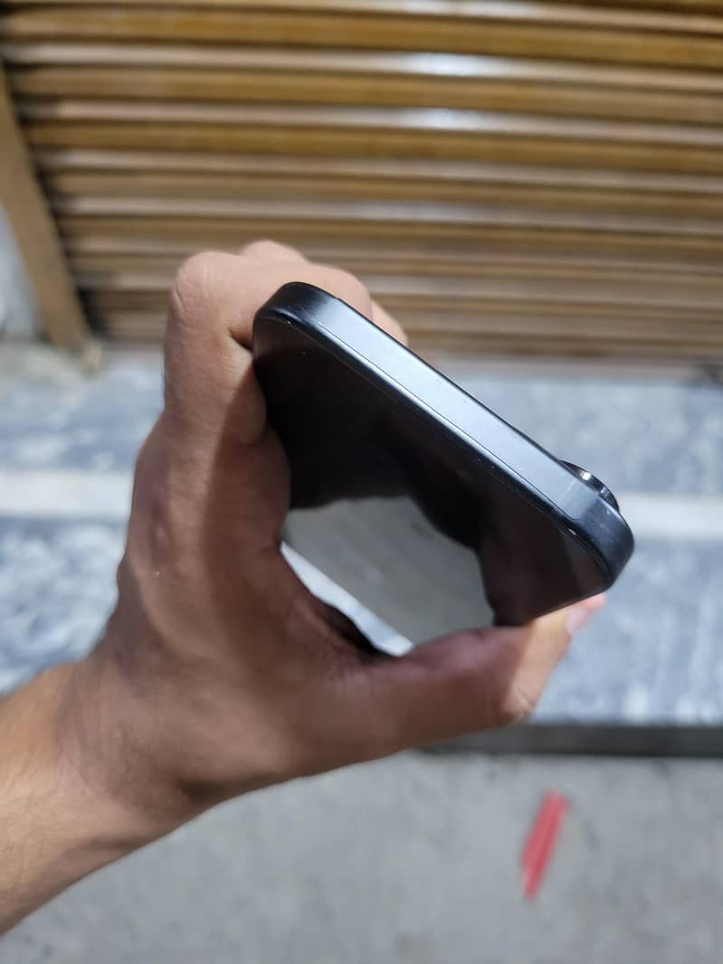 Apple iPhone 15 5