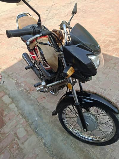 all punjab registered 1st owner bike carefully one hand use smoth