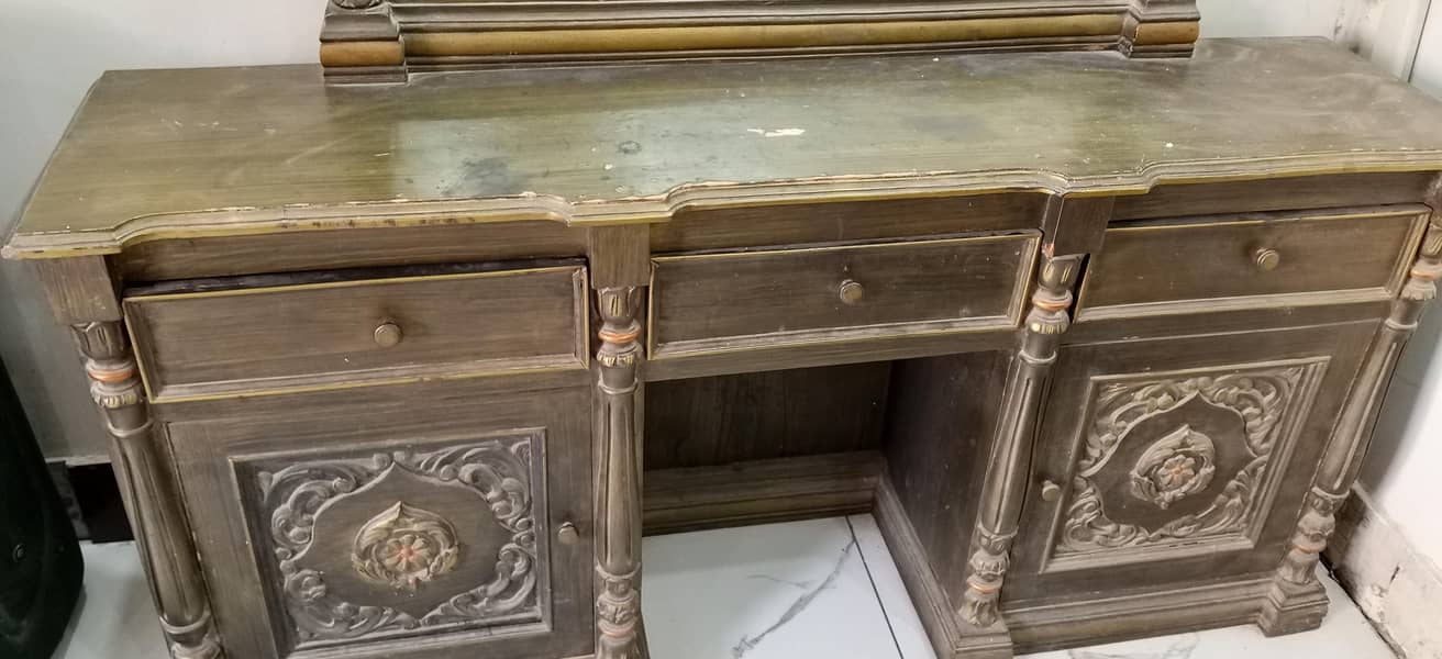 Bed with 2 Sid table and dressing table 1