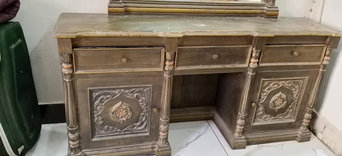 Bed with 2 Sid table and dressing table 2