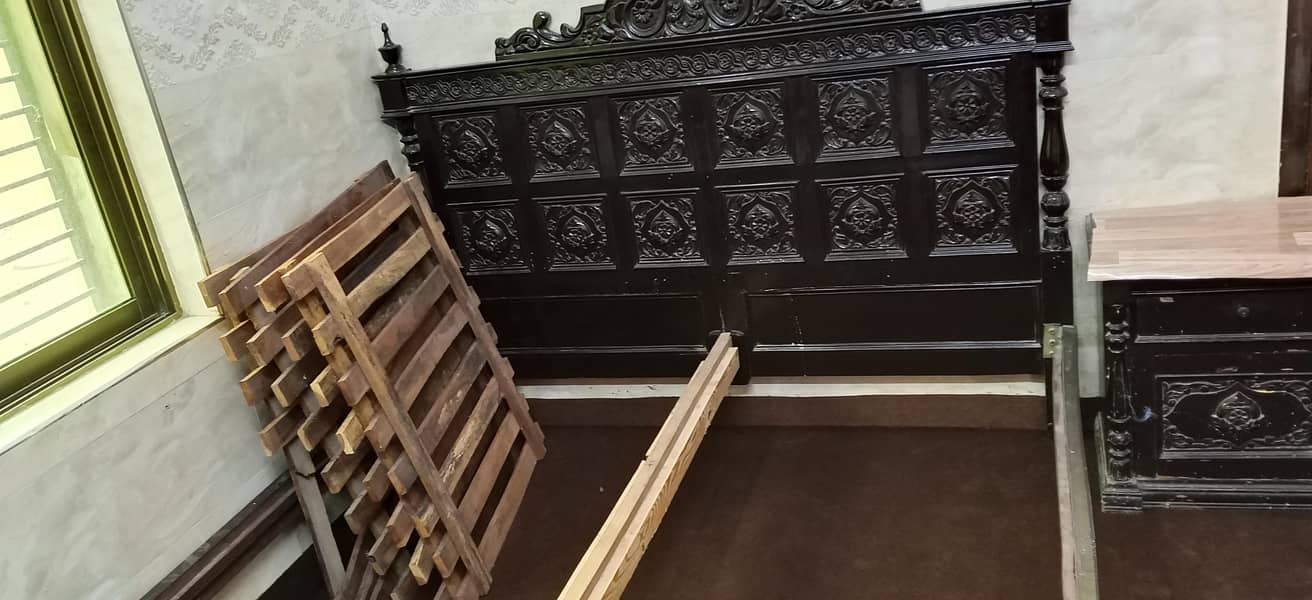 Bed with 2 Sid table and dressing table 3