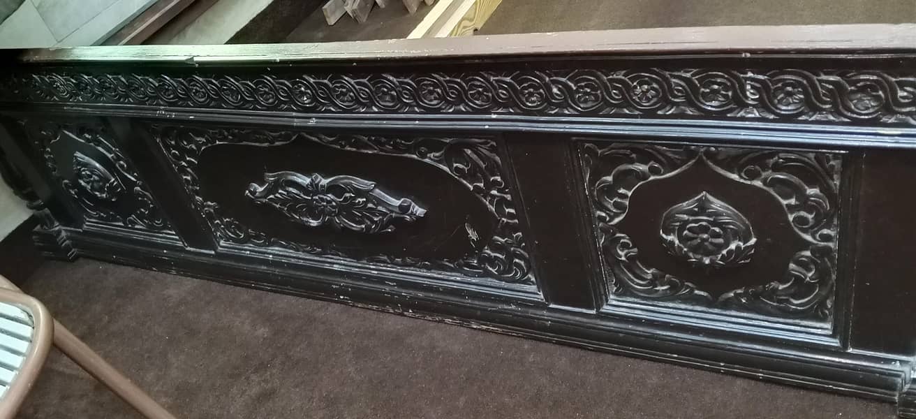 Bed with 2 Sid table and dressing table 7