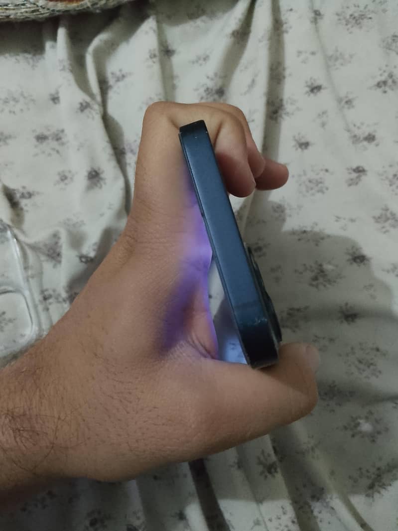 Apple iPhone 13 1