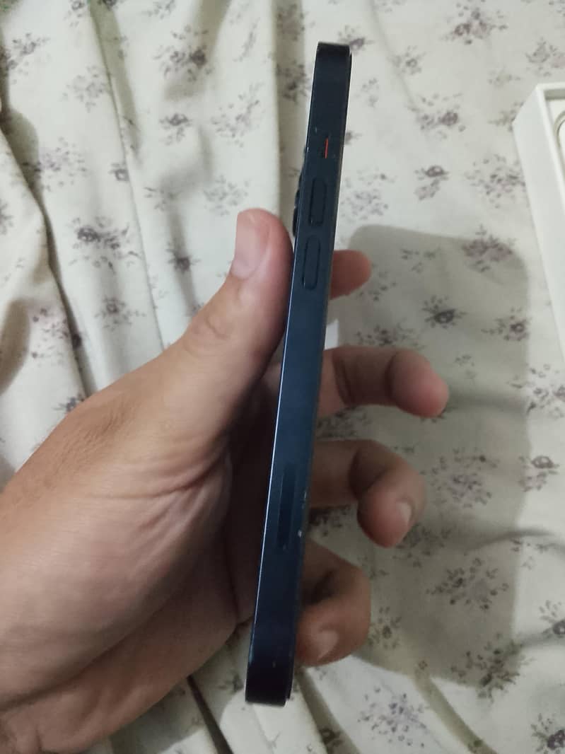 Apple iPhone 13 2