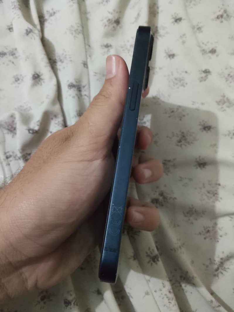 Apple iPhone 13 4