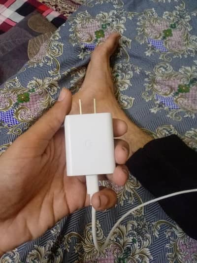 google pixel charger for selling ma na 3500 ka lia tha