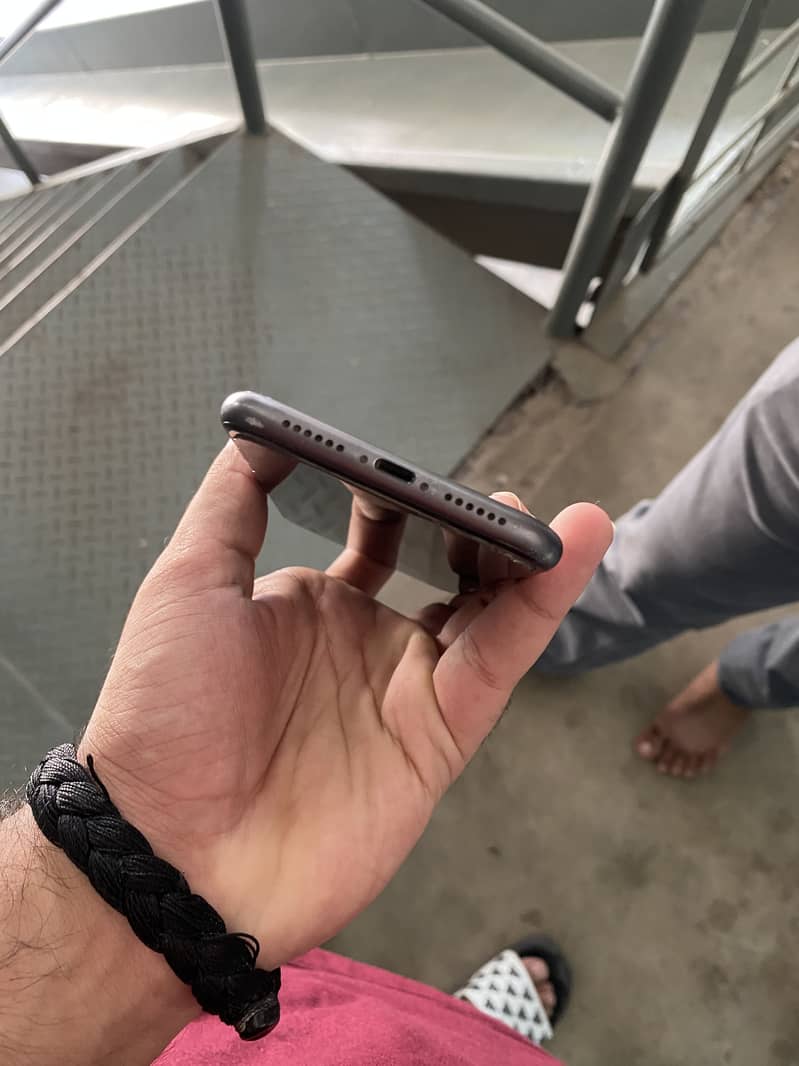 Apple iPhone 11 4